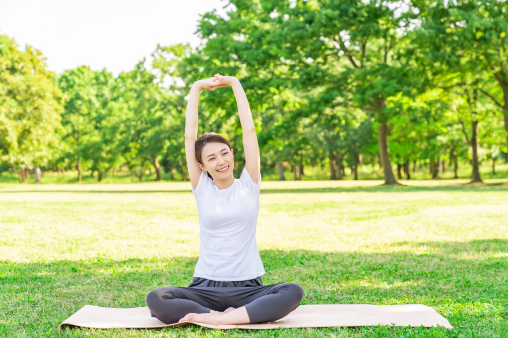 板橋のときわ台駅前整骨院でEMS筋膜リリースを受けてスッキリした女性のイメージ